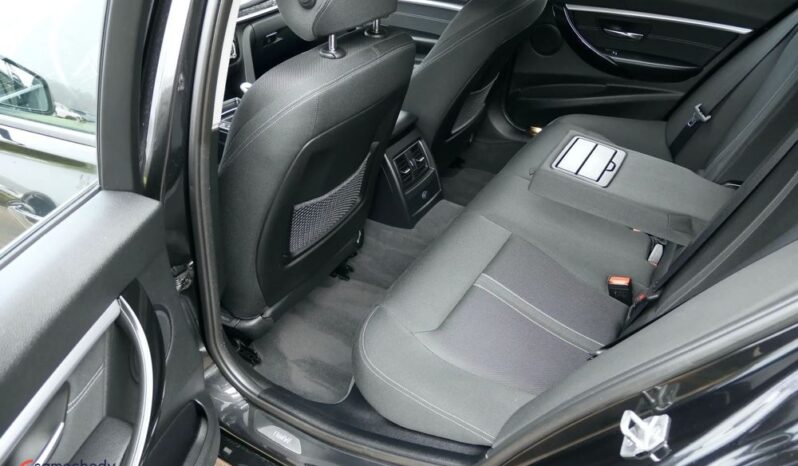 BMW Seria 3 318d Sport Line full