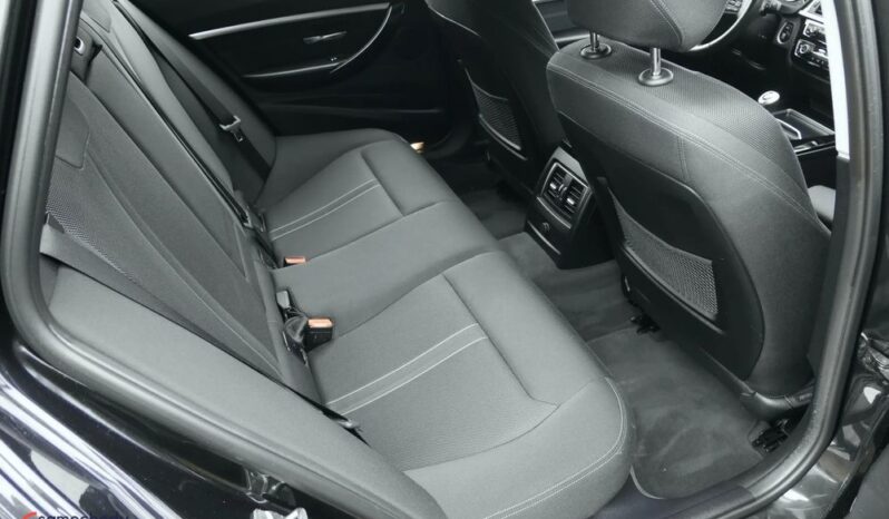 BMW Seria 3 318d Sport Line full